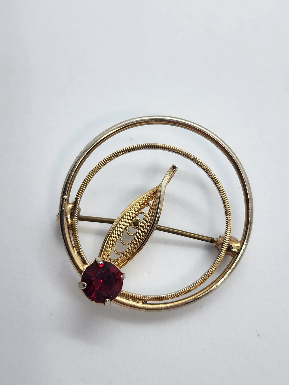✨️ 5 For 25 ✨️Gold-Tone Circular Brooch with Red Gemstone